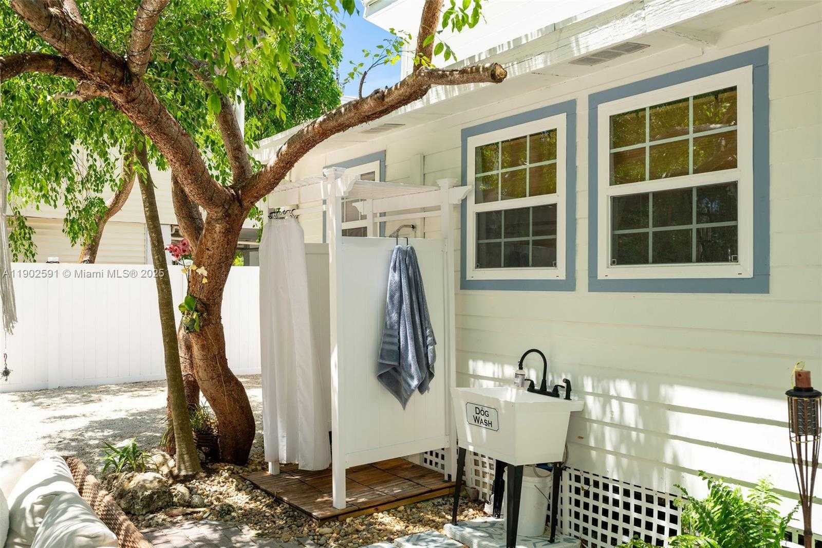 Small Image of 7 BARCELONA DR BIG COPPITT, Key West Number 27