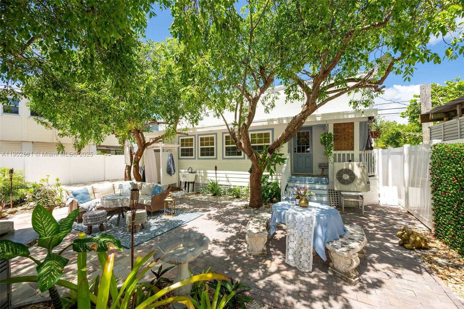 Small Image of 7 BARCELONA DR BIG COPPITT, Key West Number 29