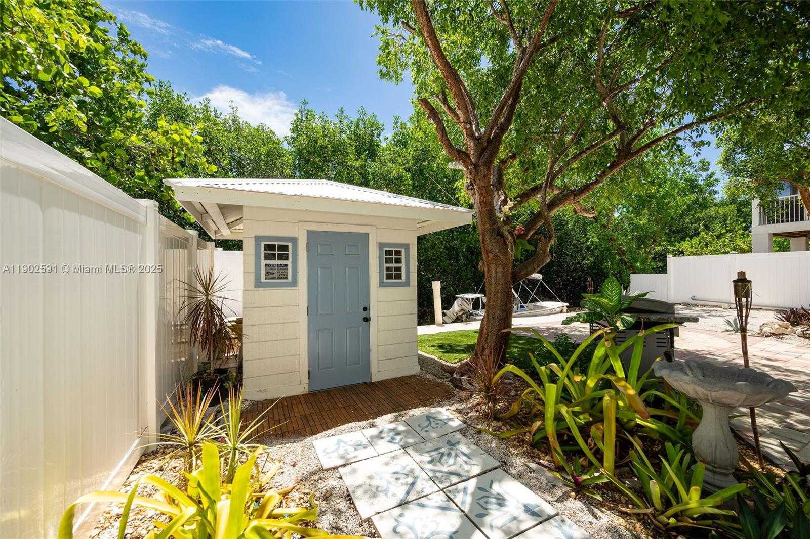 Small Image of 7 BARCELONA DR BIG COPPITT, Key West Number 30