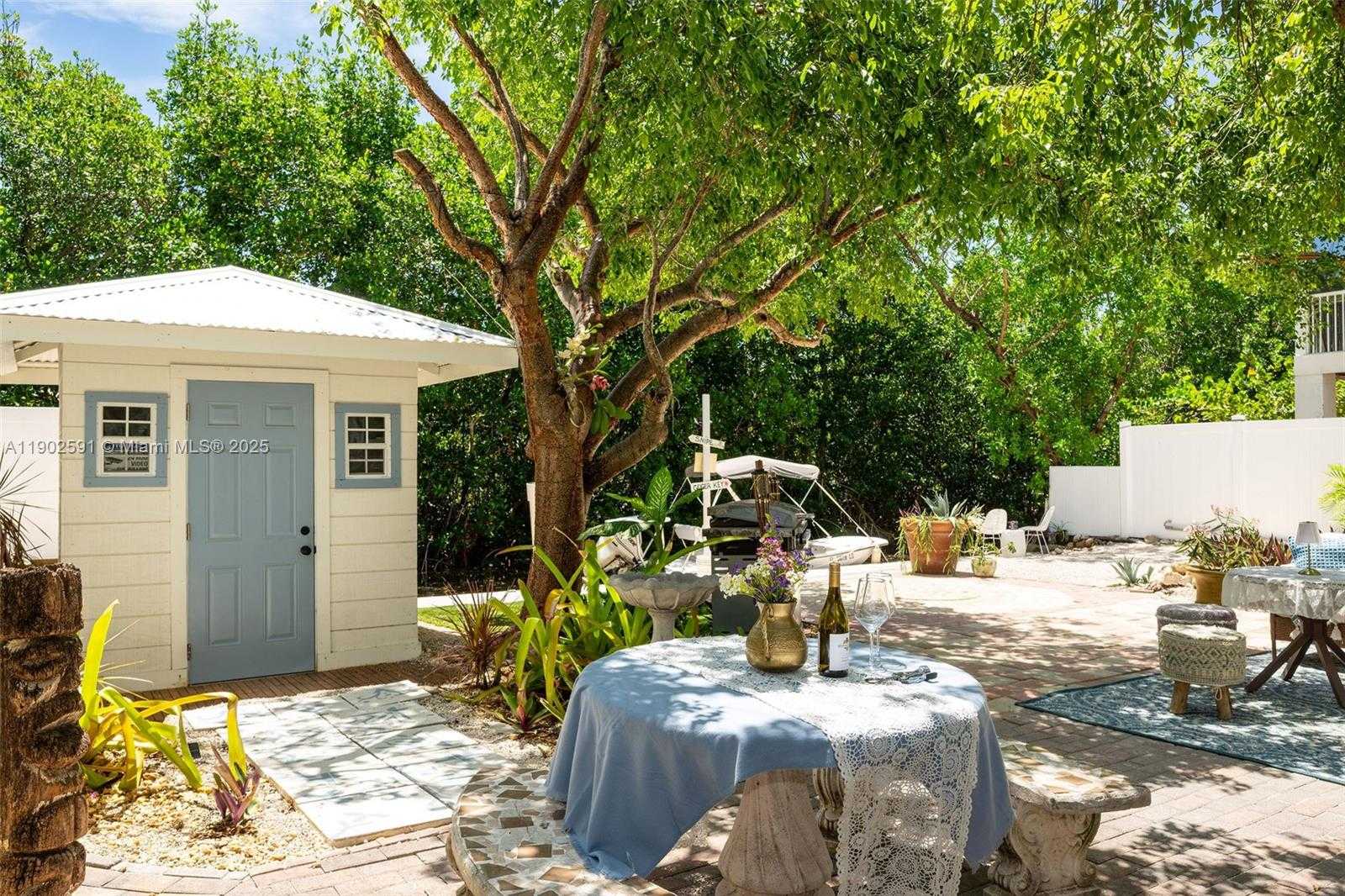 Small Image of 7 BARCELONA DR BIG COPPITT, Key West Number 31