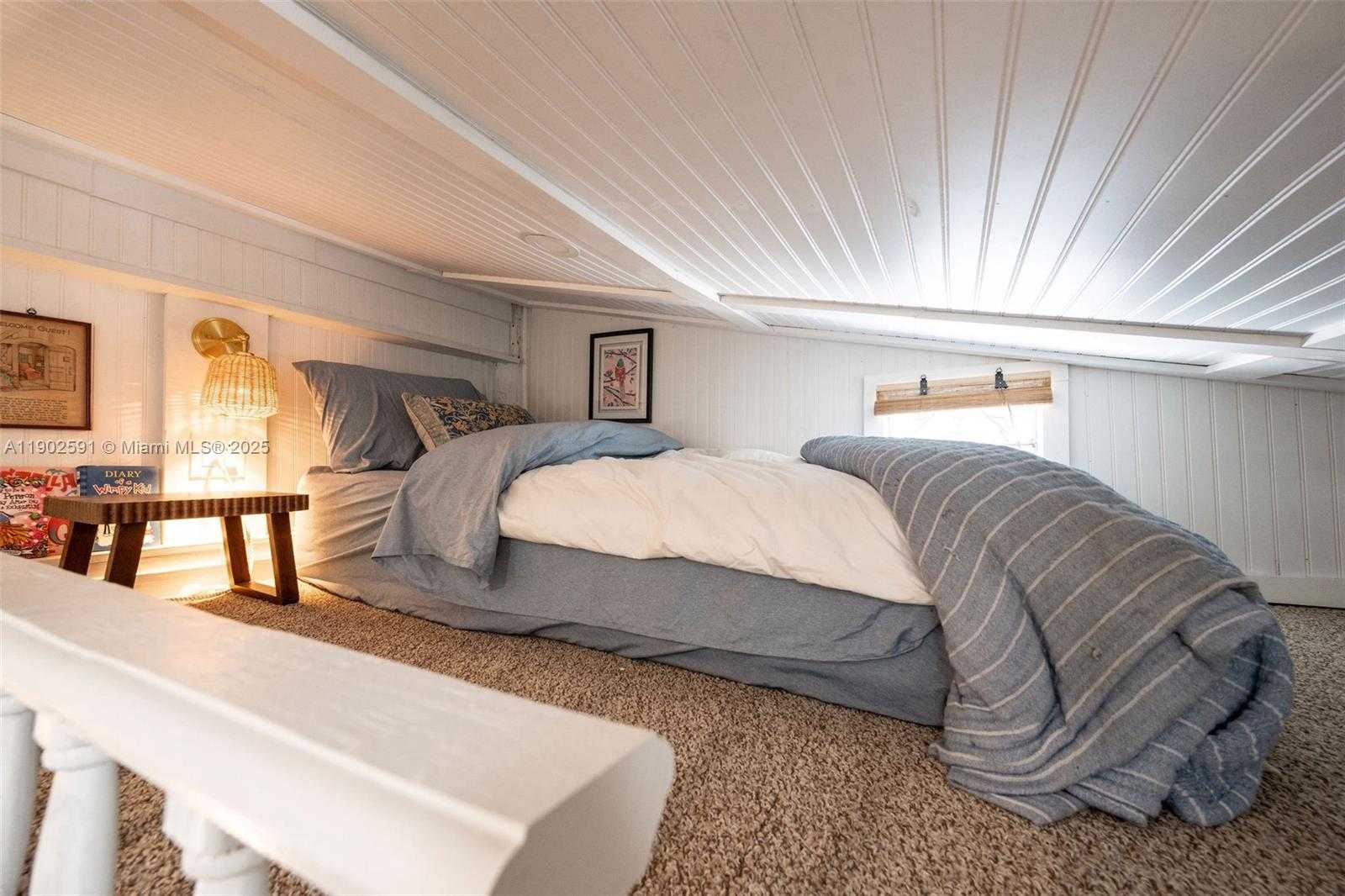 Small Image of 7 BARCELONA DR BIG COPPITT, Key West Number 35