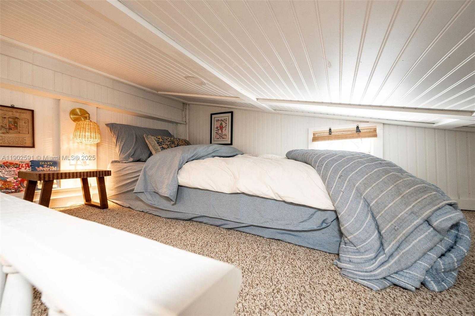 Small Image of 7 BARCELONA DR BIG COPPITT, Key West Number 36