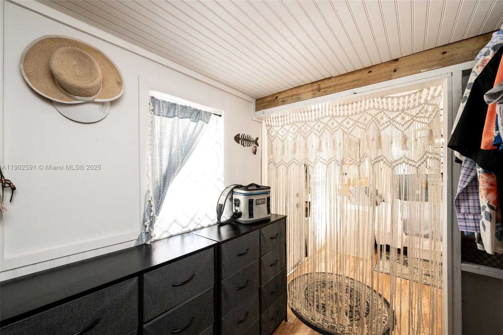 Small Image of 7 BARCELONA DR BIG COPPITT, Key West Number 38