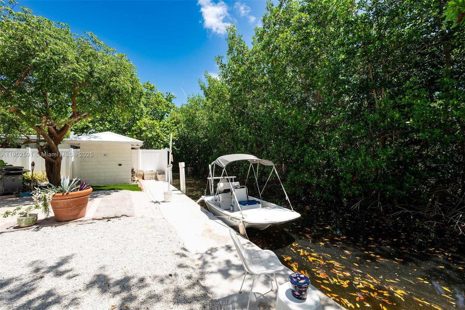 Small Image of 7 BARCELONA DR BIG COPPITT, Key West Number 4