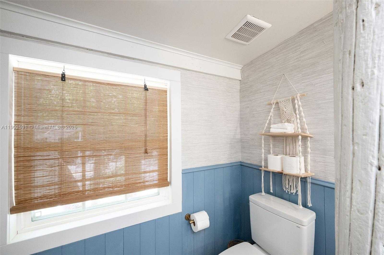 Small Image of 7 BARCELONA DR BIG COPPITT, Key West Number 40