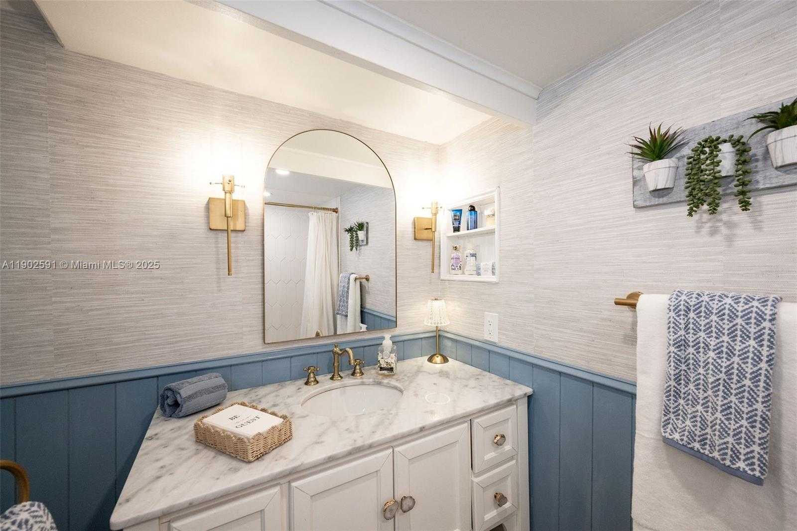 Small Image of 7 BARCELONA DR BIG COPPITT, Key West Number 42