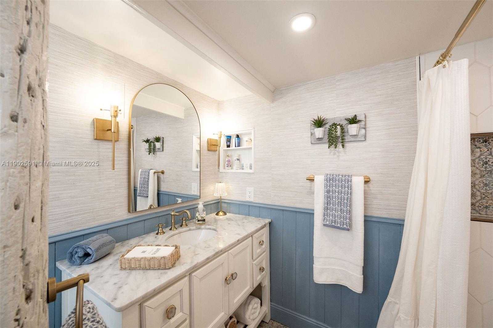 Small Image of 7 BARCELONA DR BIG COPPITT, Key West Number 44