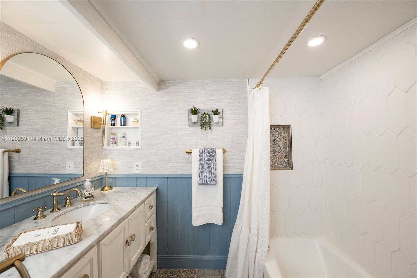 Small Image of 7 BARCELONA DR BIG COPPITT, Key West Number 45