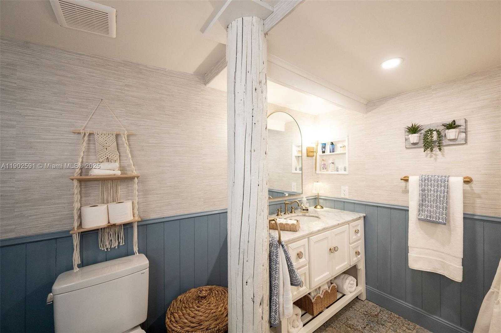 Small Image of 7 BARCELONA DR BIG COPPITT, Key West Number 46