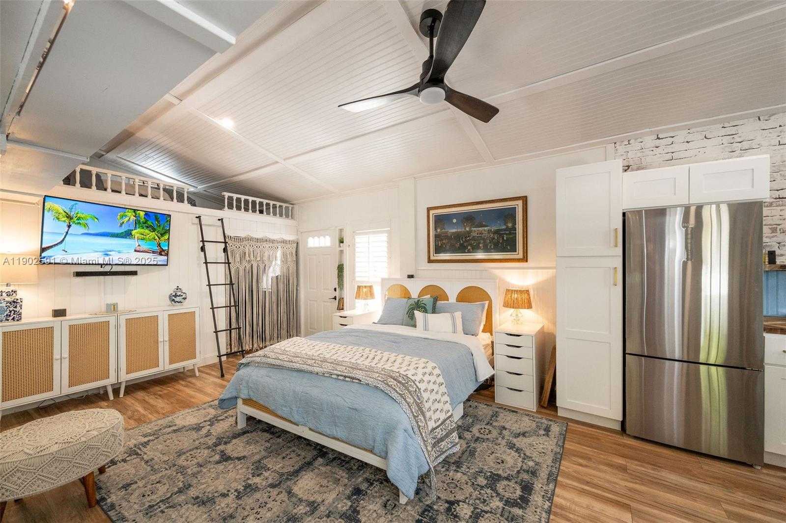 Small Image of 7 BARCELONA DR BIG COPPITT, Key West Number 47