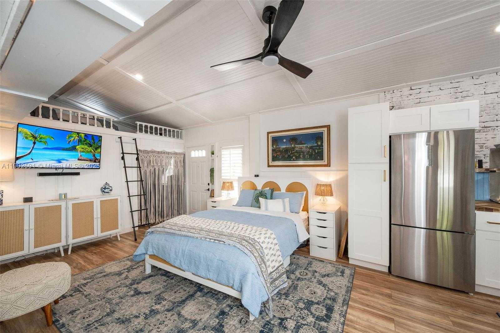 Small Image of 7 BARCELONA DR BIG COPPITT, Key West Number 48