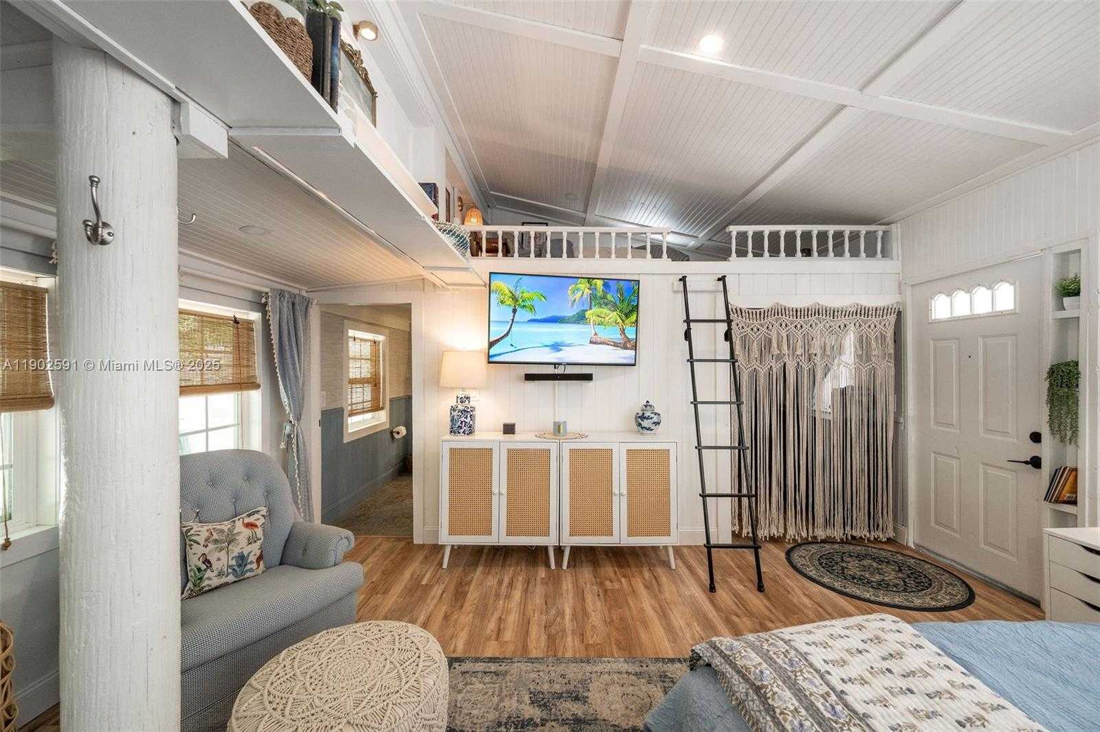 Small Image of 7 BARCELONA DR BIG COPPITT, Key West Number 49