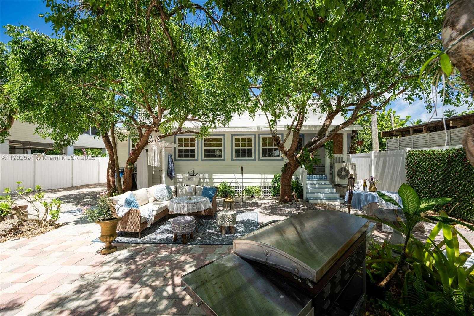 Small Image of 7 BARCELONA DR BIG COPPITT, Key West Number 5