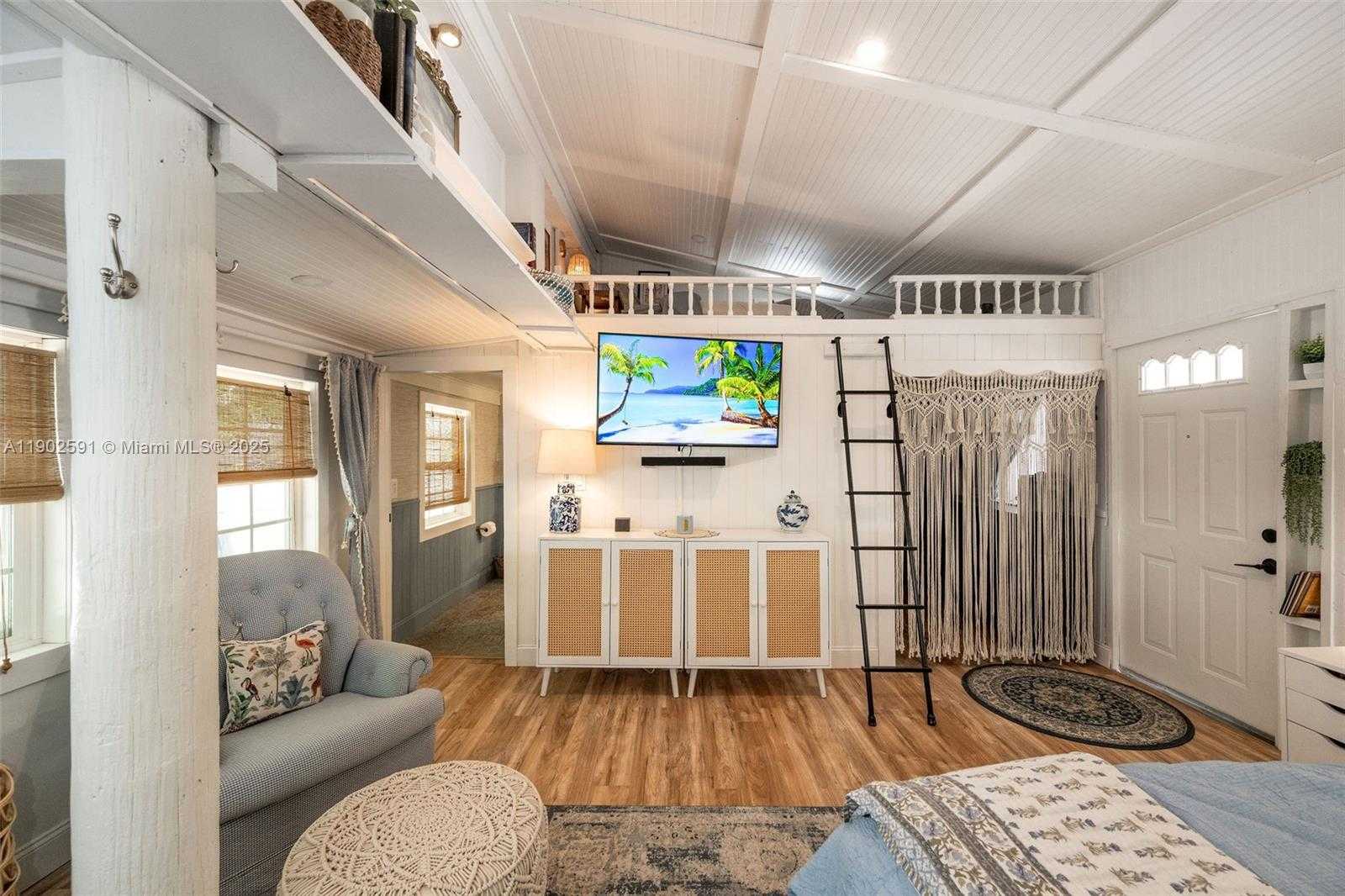 Small Image of 7 BARCELONA DR BIG COPPITT, Key West Number 50