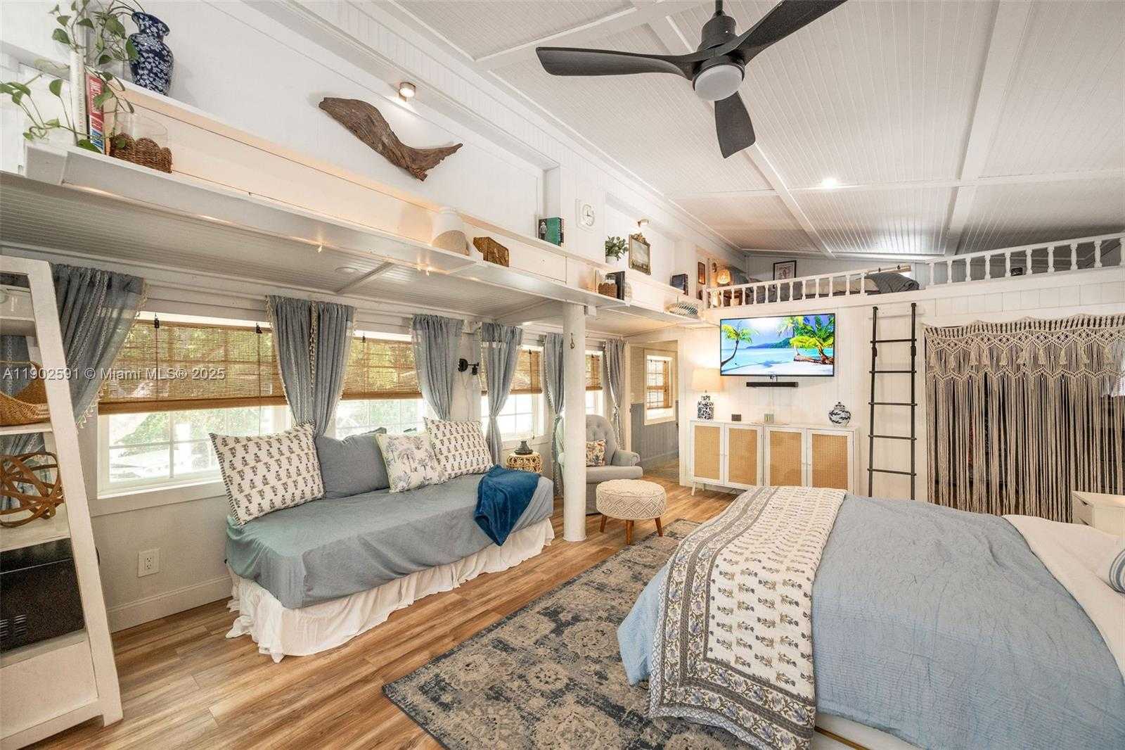 Small Image of 7 BARCELONA DR BIG COPPITT, Key West Number 51