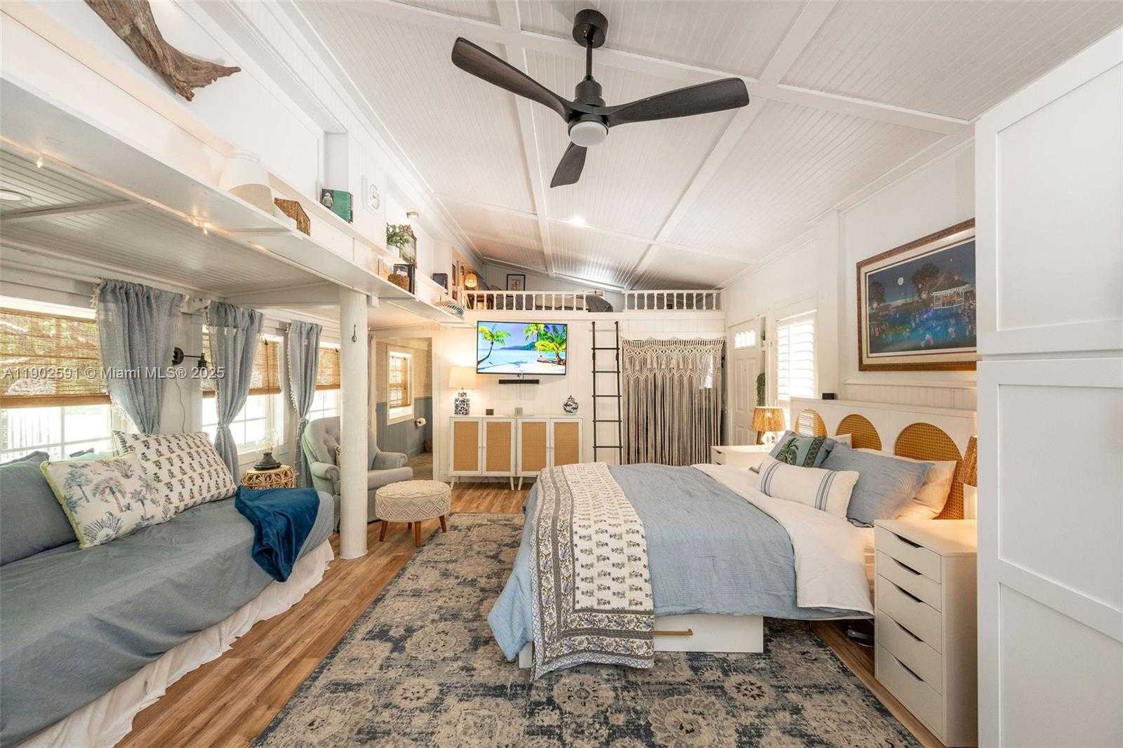 Small Image of 7 BARCELONA DR BIG COPPITT, Key West Number 52