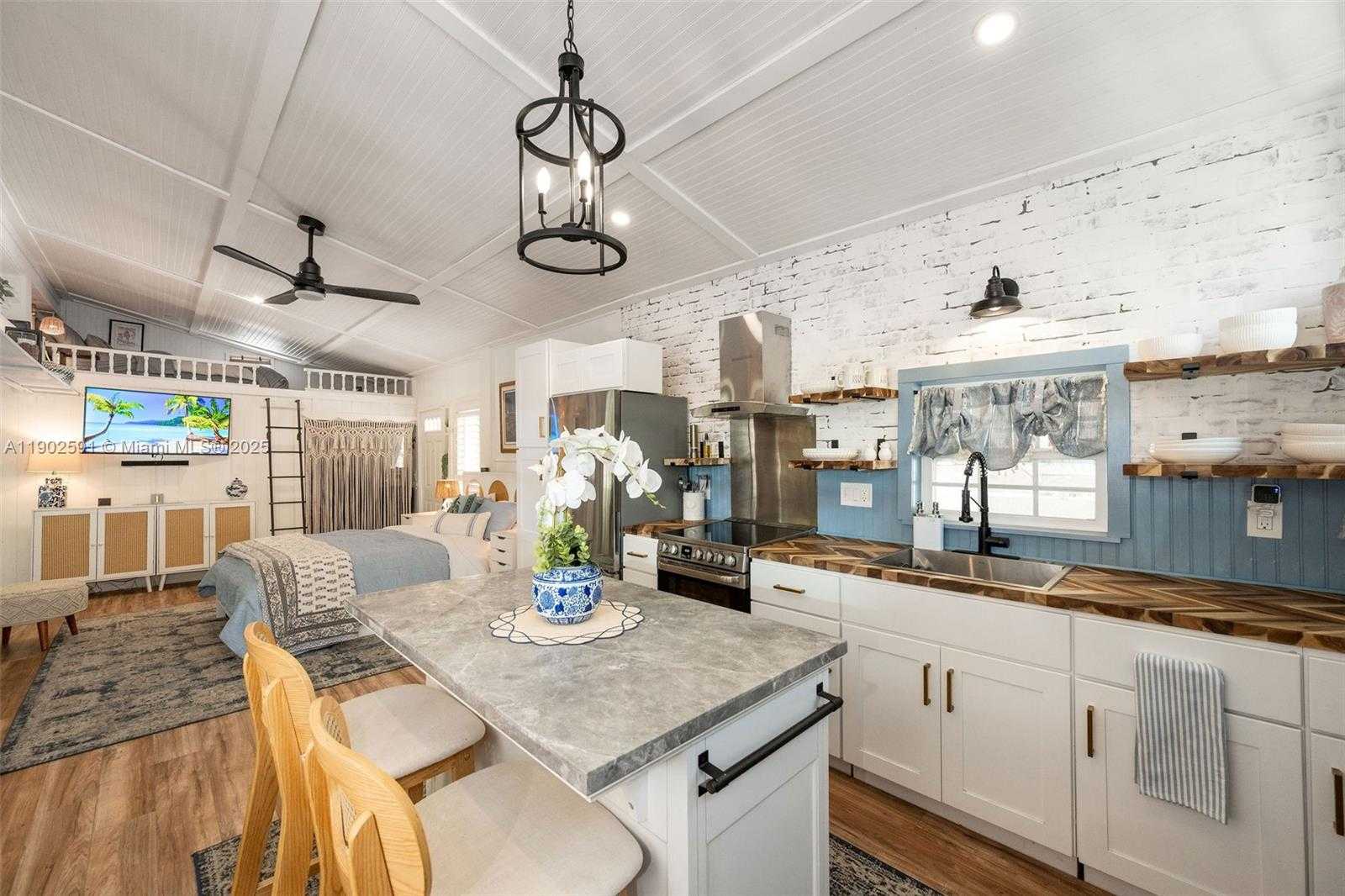 Small Image of 7 BARCELONA DR BIG COPPITT, Key West Number 55