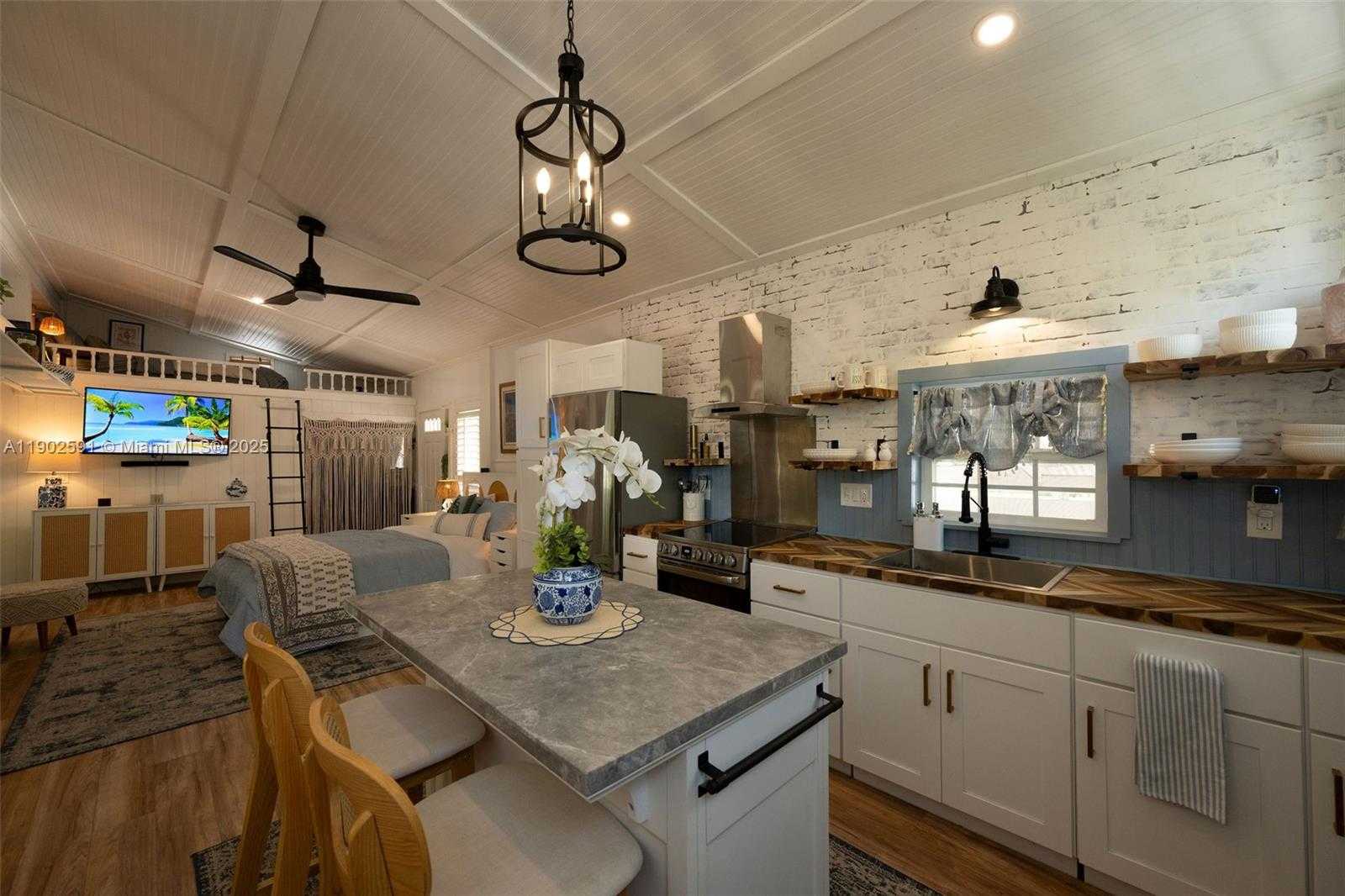 Small Image of 7 BARCELONA DR BIG COPPITT, Key West Number 56