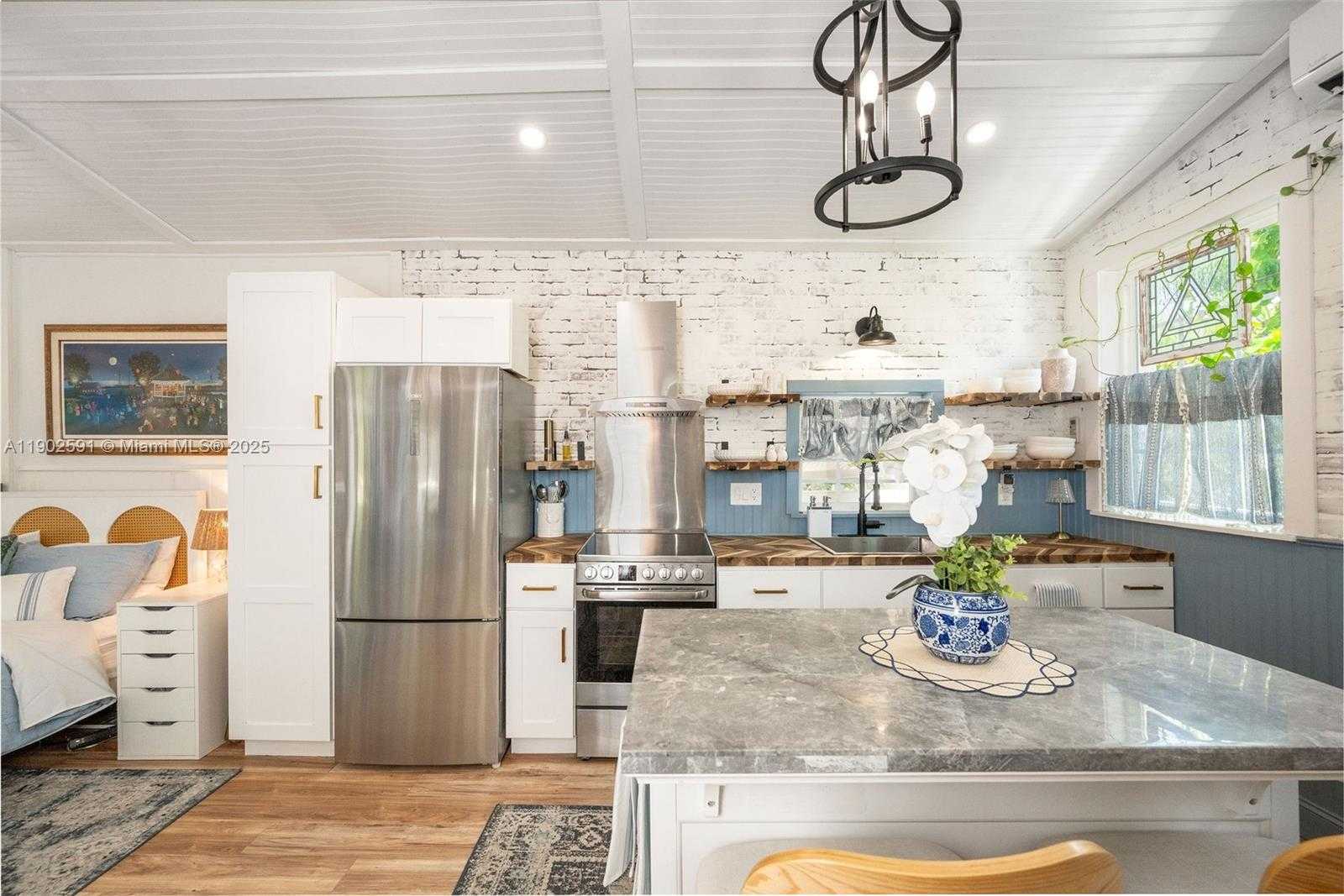 Small Image of 7 BARCELONA DR BIG COPPITT, Key West Number 57