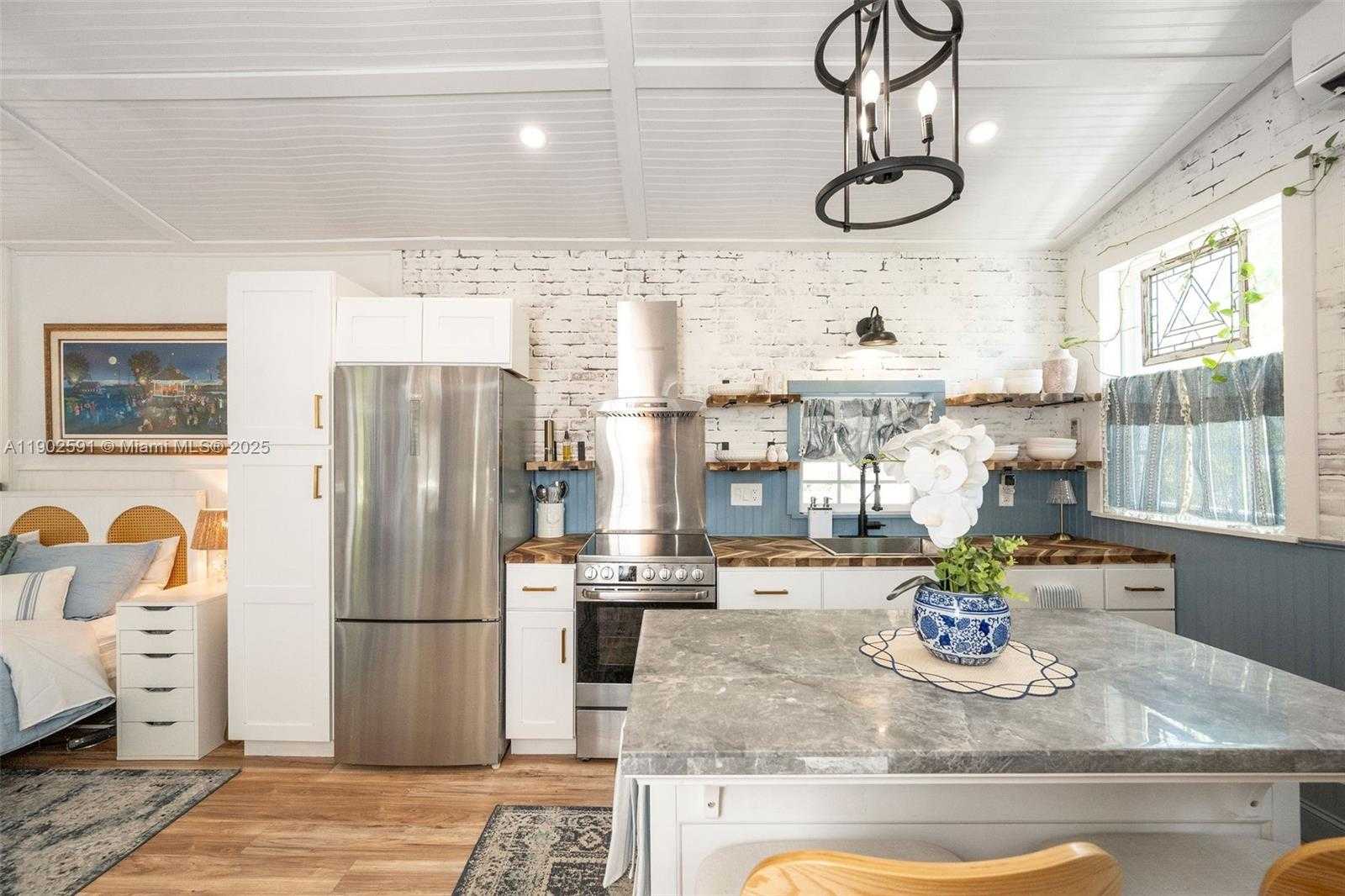 Small Image of 7 BARCELONA DR BIG COPPITT, Key West Number 58