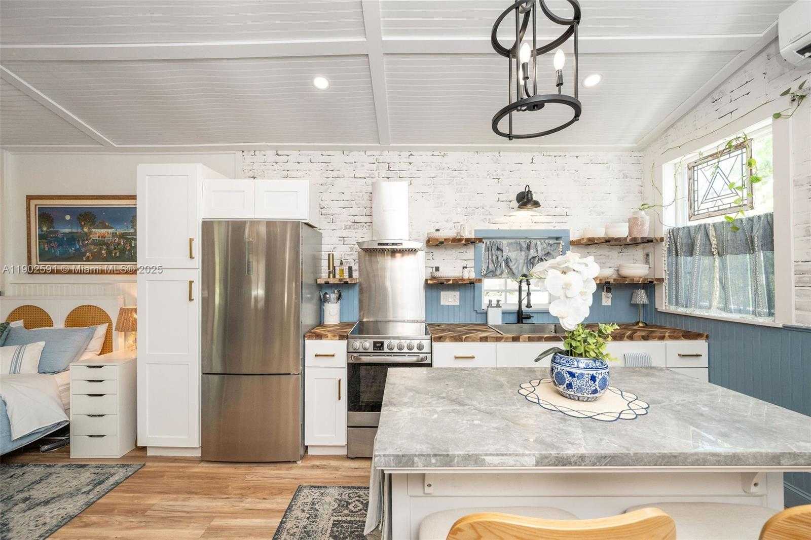 Small Image of 7 BARCELONA DR BIG COPPITT, Key West Number 59