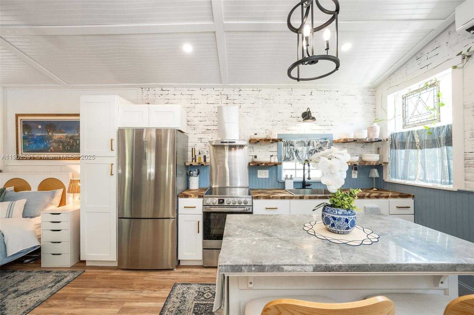 Small Image of 7 BARCELONA DR BIG COPPITT, Key West Number 6