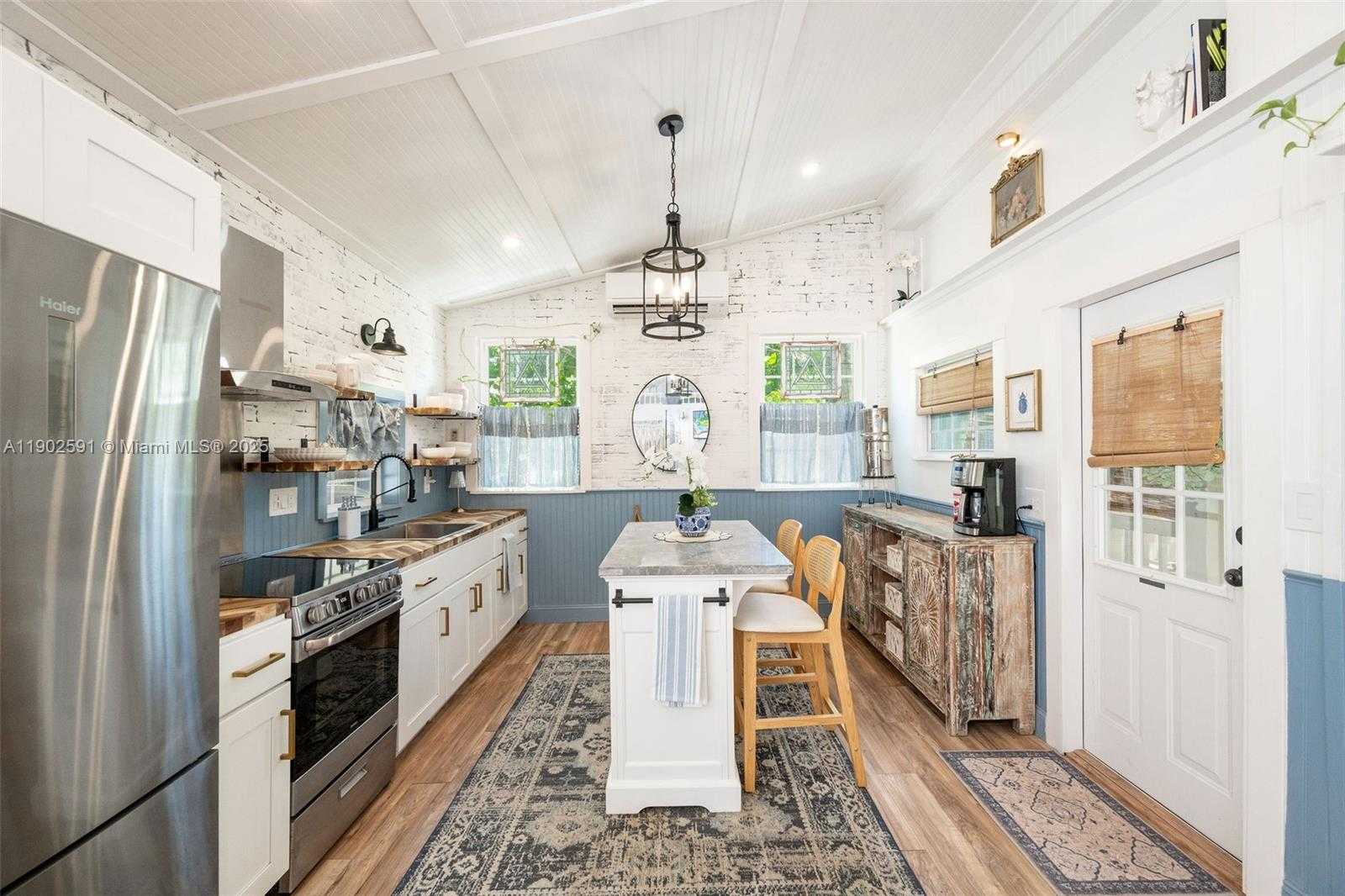 Small Image of 7 BARCELONA DR BIG COPPITT, Key West Number 60