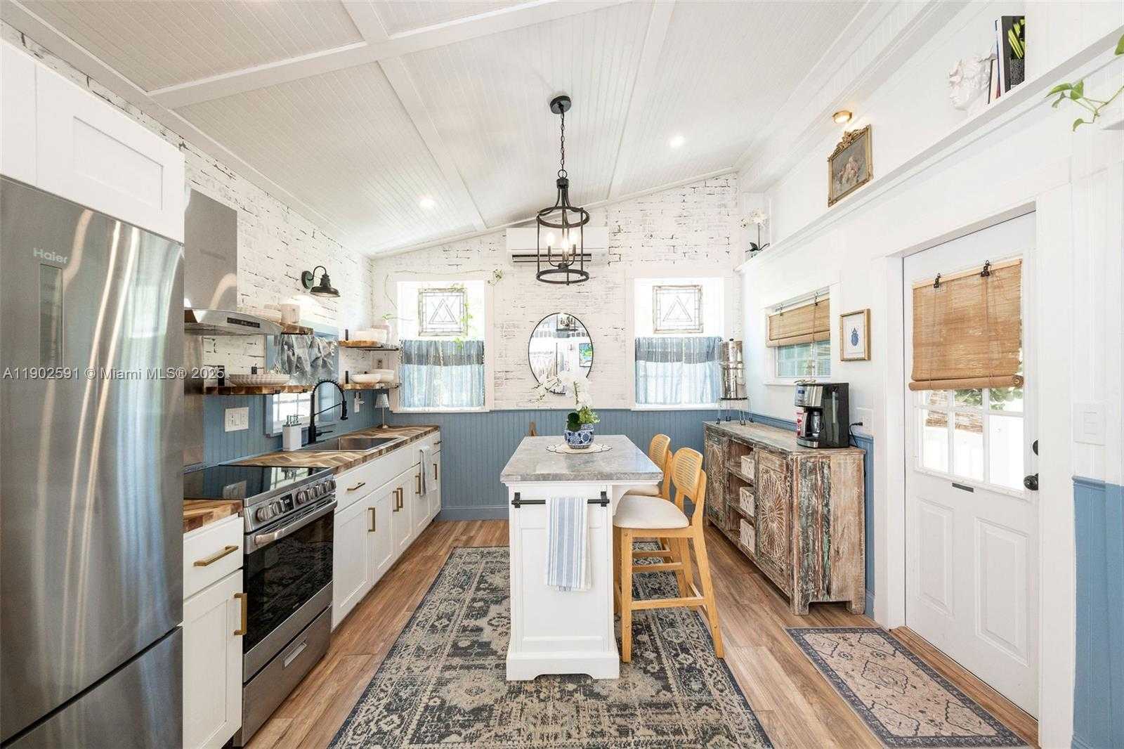 Small Image of 7 BARCELONA DR BIG COPPITT, Key West Number 61