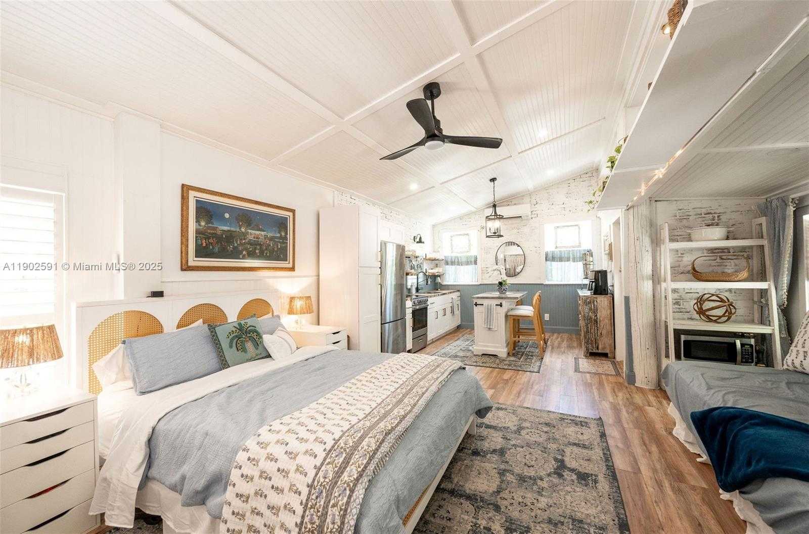 Small Image of 7 BARCELONA DR BIG COPPITT, Key West Number 64