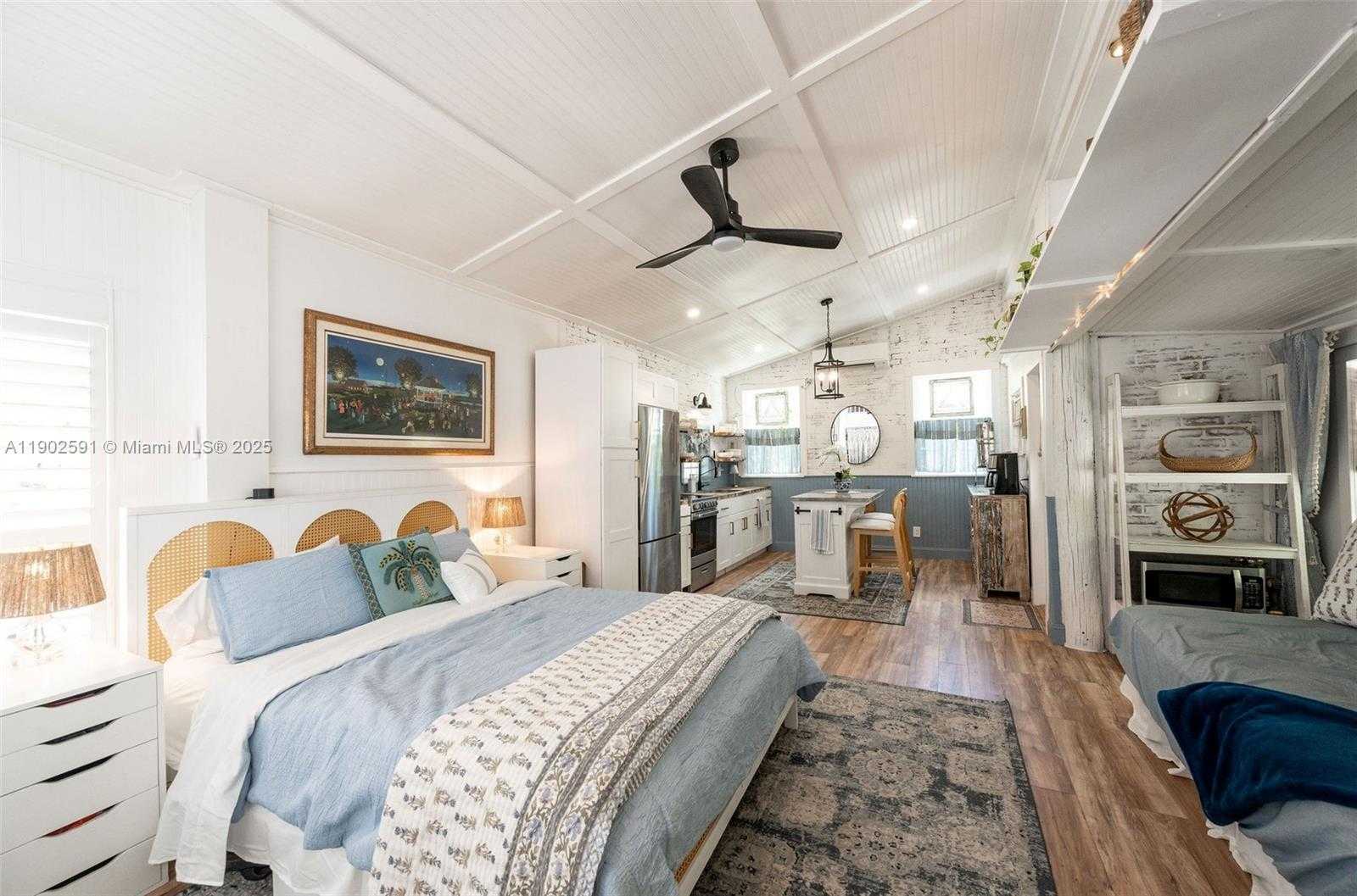 Small Image of 7 BARCELONA DR BIG COPPITT, Key West Number 65