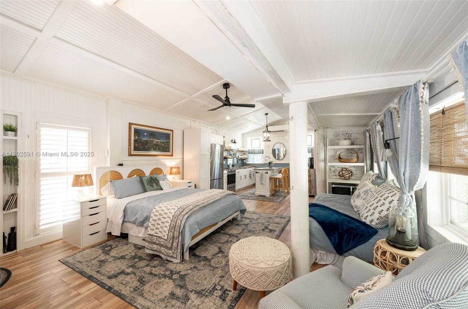 Small Image of 7 BARCELONA DR BIG COPPITT, Key West Number 67