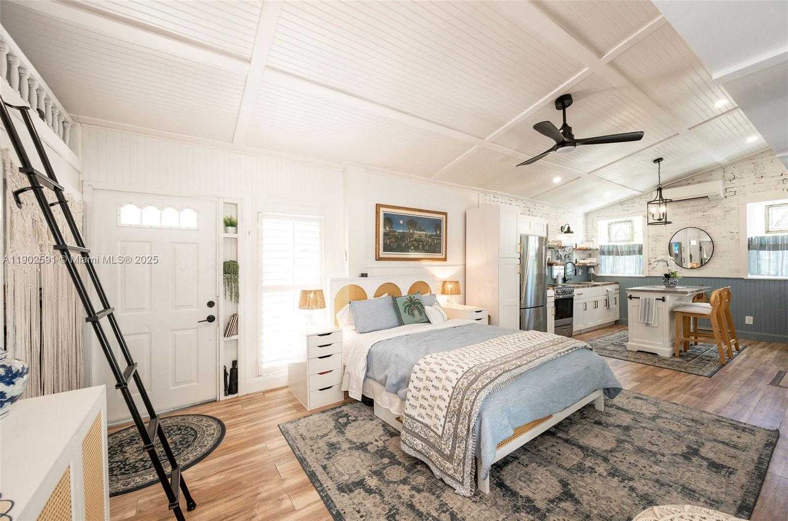 Small Image of 7 BARCELONA DR BIG COPPITT, Key West Number 68