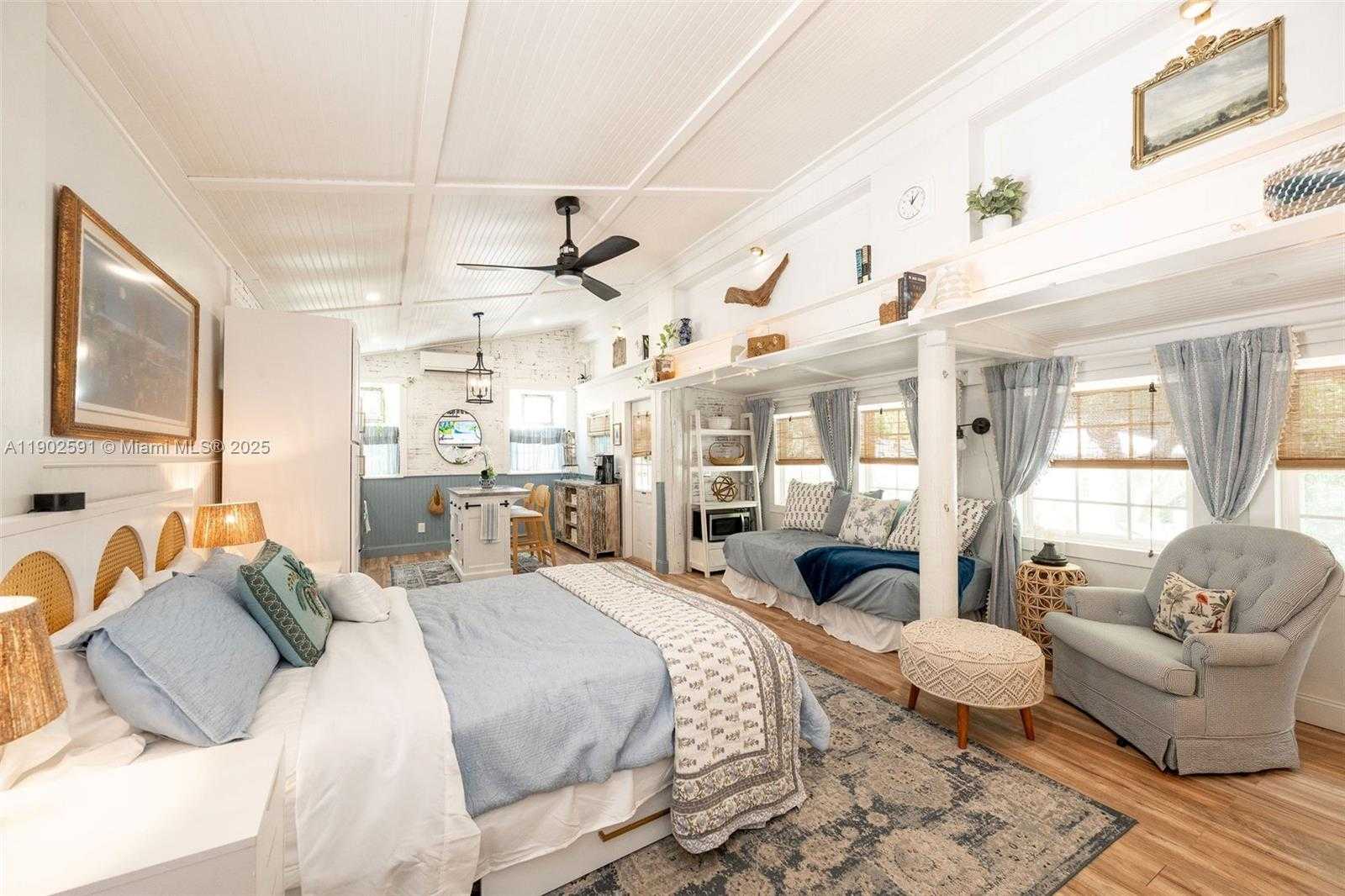 Small Image of 7 BARCELONA DR BIG COPPITT, Key West Number 69