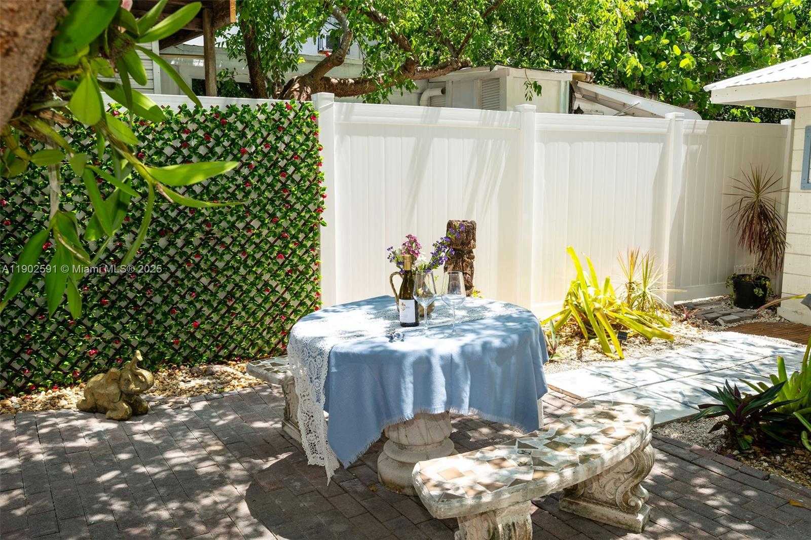 Small Image of 7 BARCELONA DR BIG COPPITT, Key West Number 7