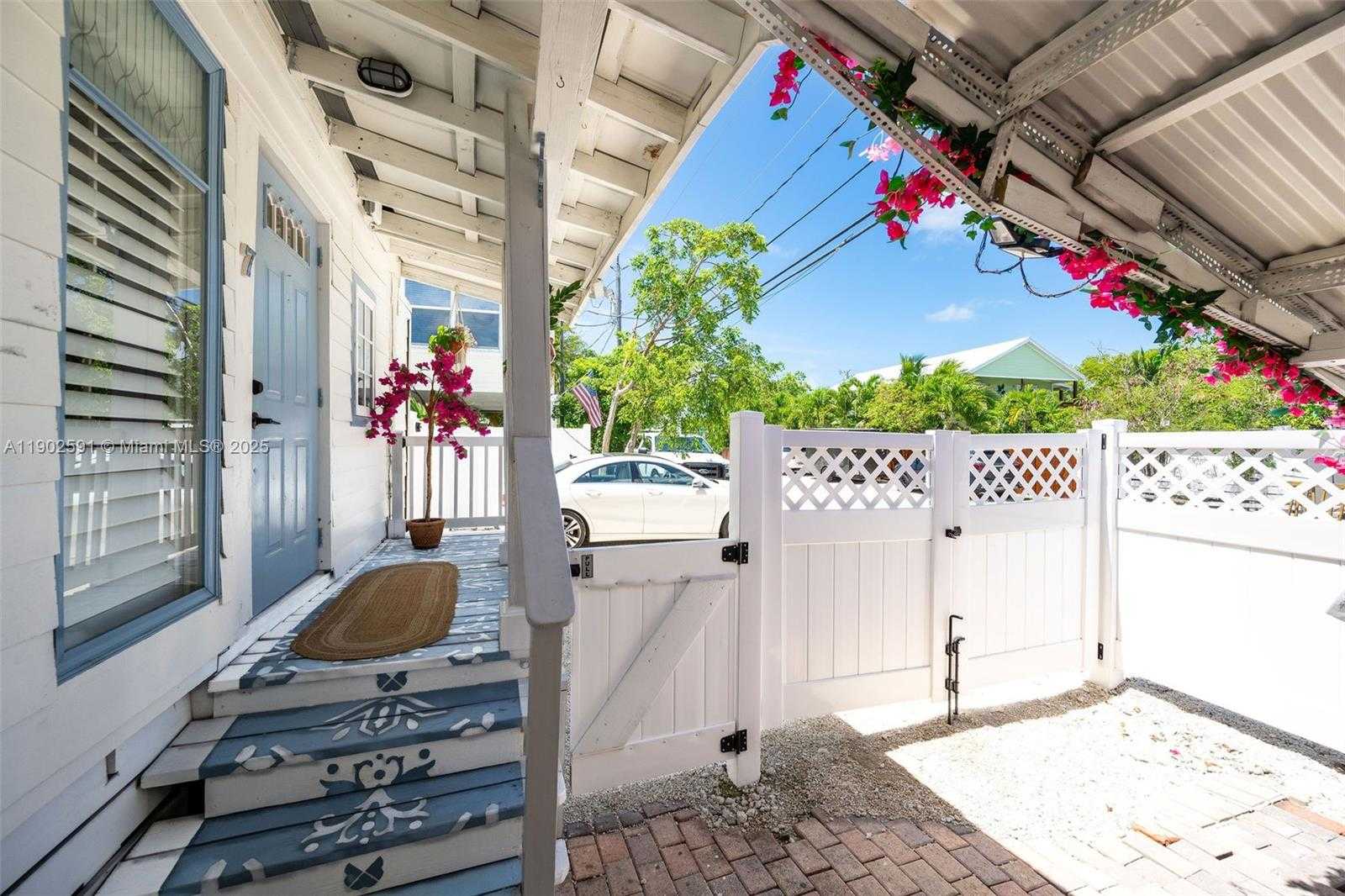 Small Image of 7 BARCELONA DR BIG COPPITT, Key West Number 71