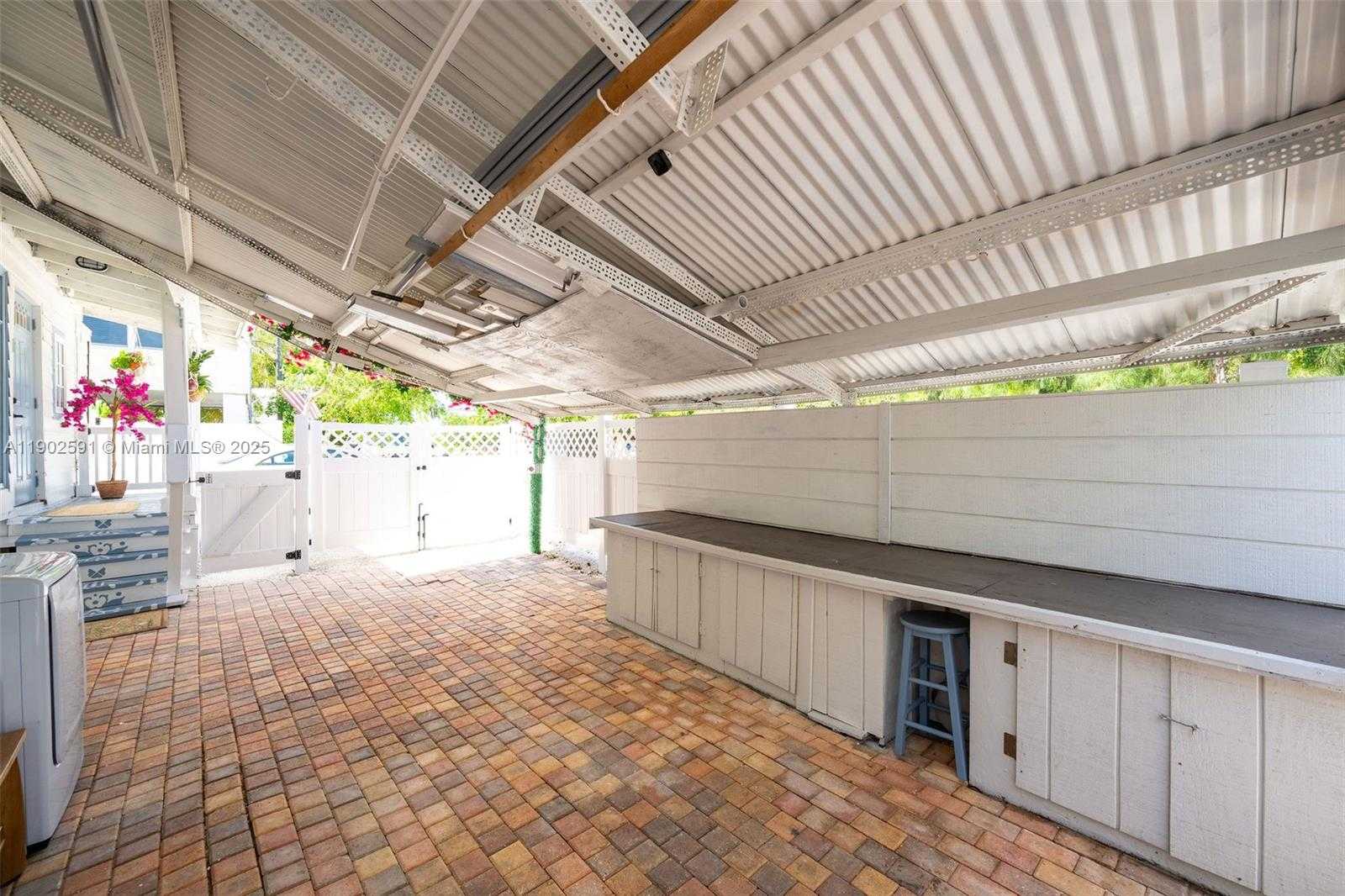 Small Image of 7 BARCELONA DR BIG COPPITT, Key West Number 72