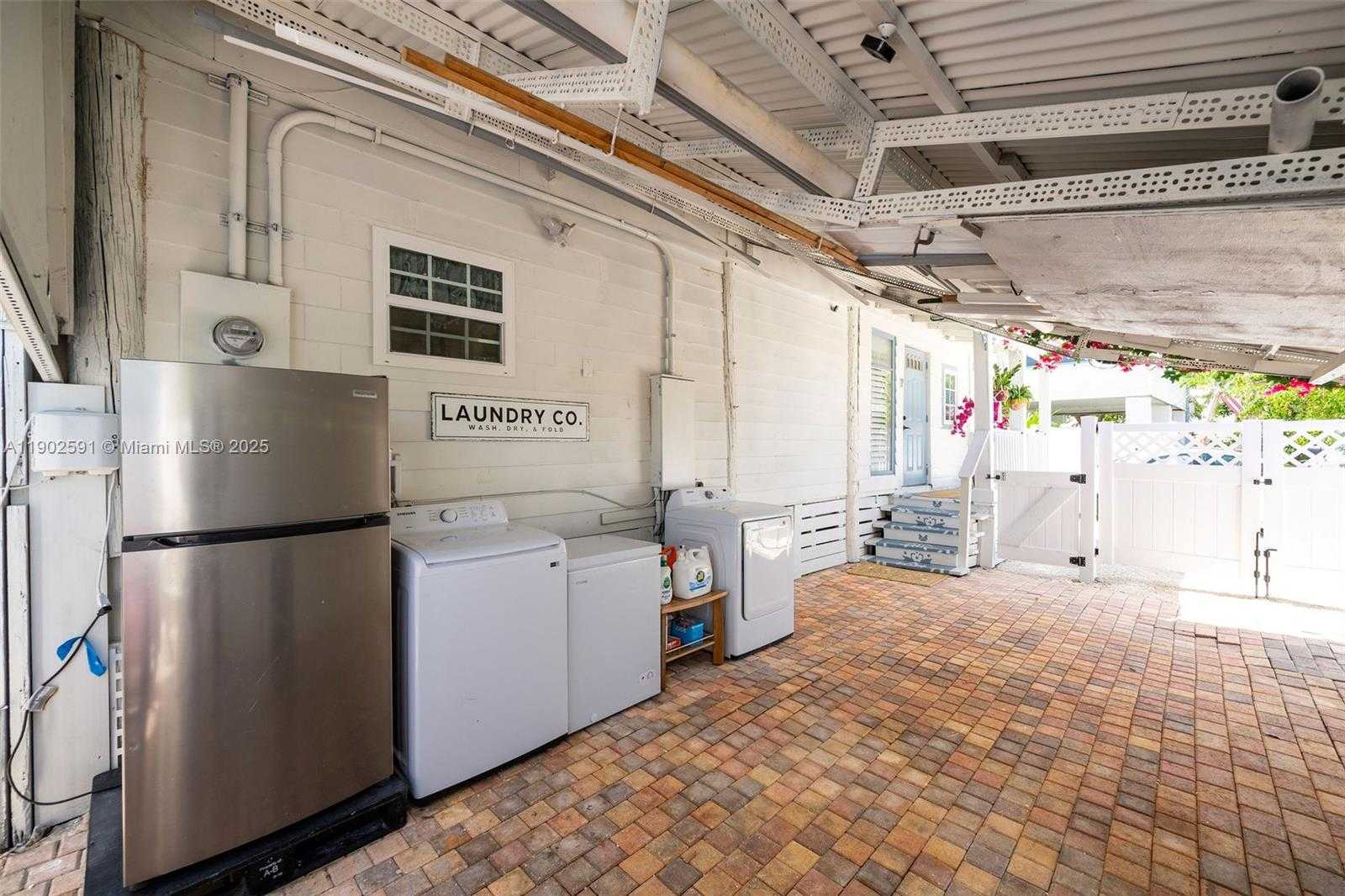 Small Image of 7 BARCELONA DR BIG COPPITT, Key West Number 73