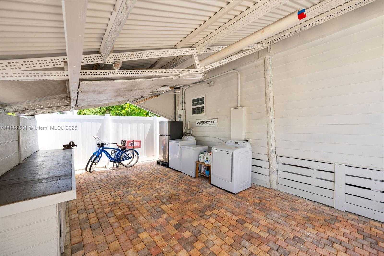 Small Image of 7 BARCELONA DR BIG COPPITT, Key West Number 74