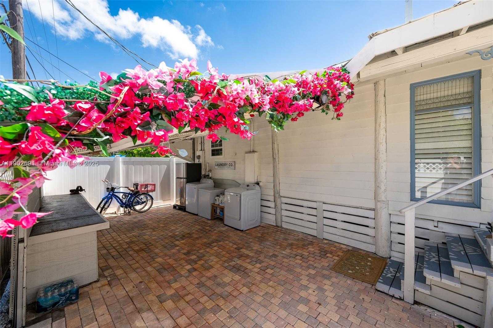 Small Image of 7 BARCELONA DR BIG COPPITT, Key West Number 75