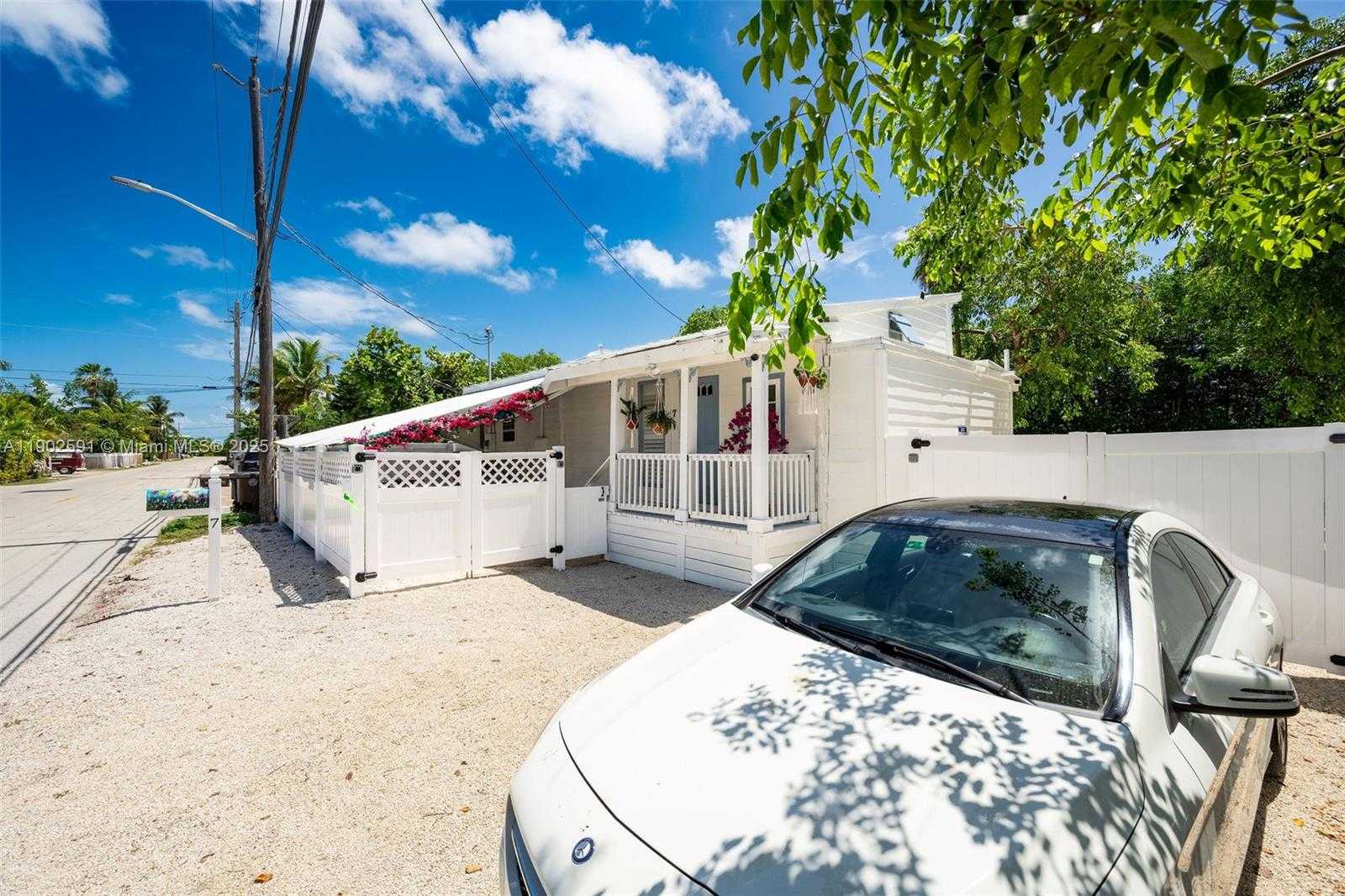 Small Image of 7 BARCELONA DR BIG COPPITT, Key West Number 79