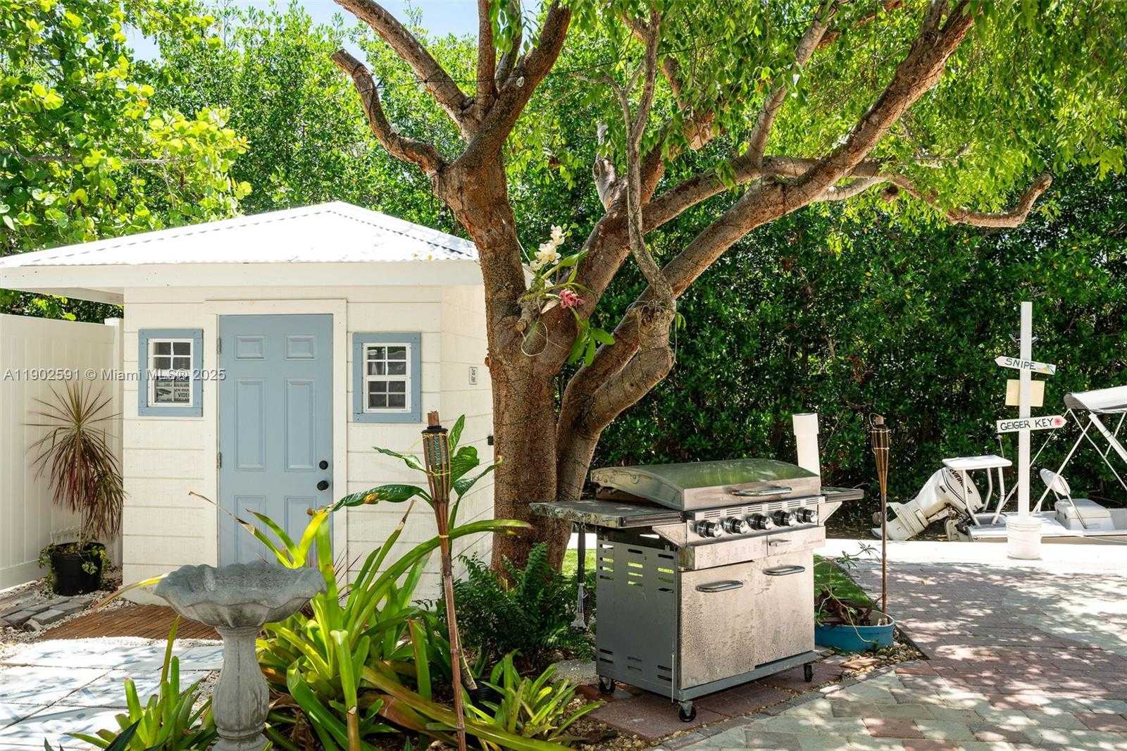 Small Image of 7 BARCELONA DR BIG COPPITT, Key West Number 8