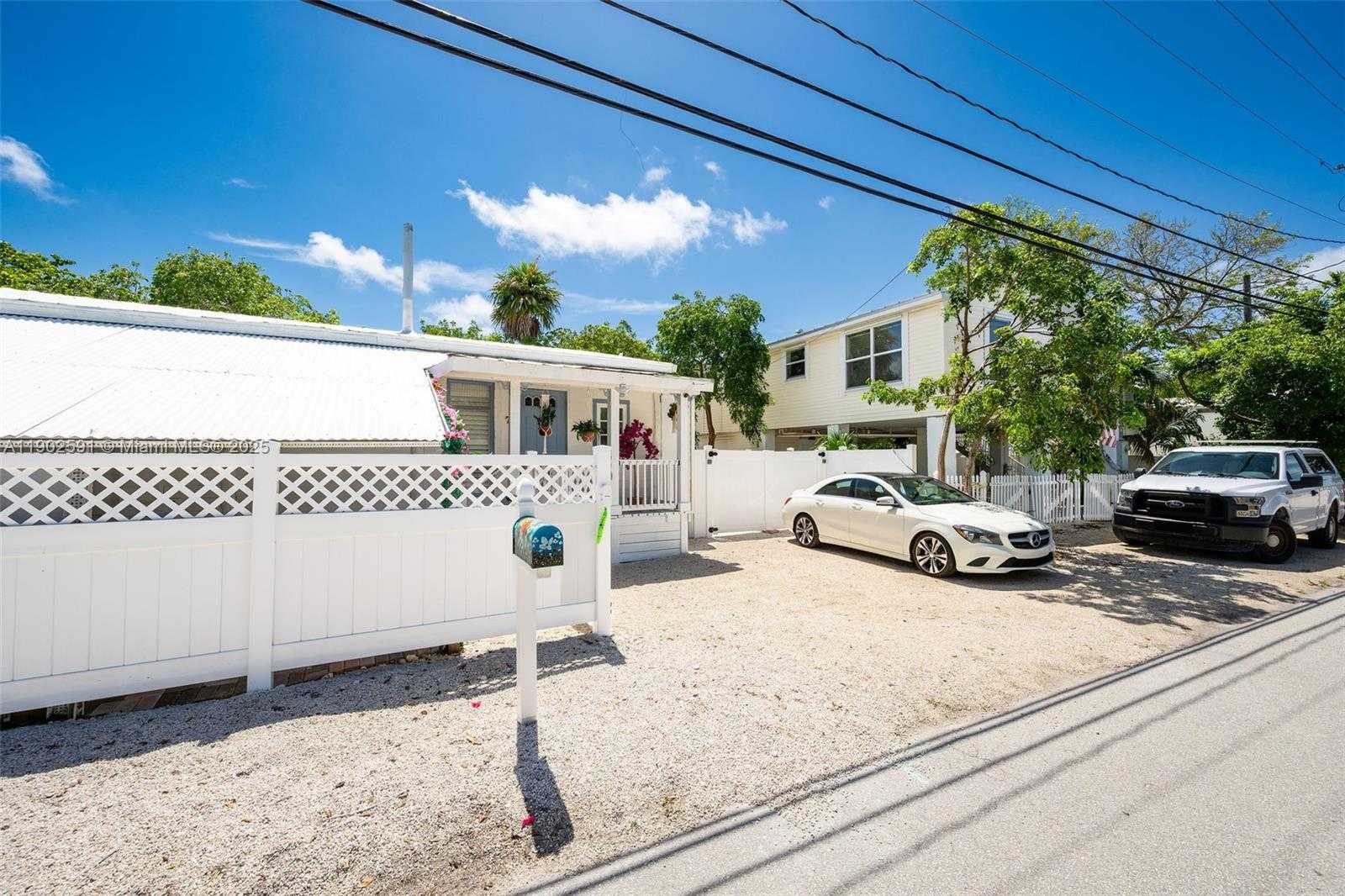 Small Image of 7 BARCELONA DR BIG COPPITT, Key West Number 80