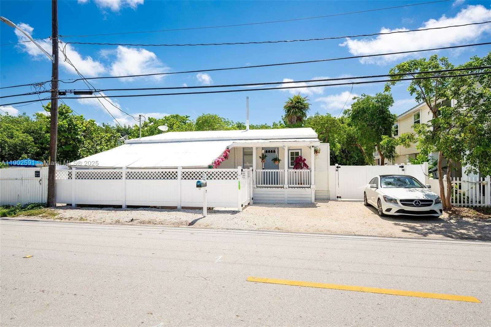 Small Image of 7 BARCELONA DR BIG COPPITT, Key West Number 93