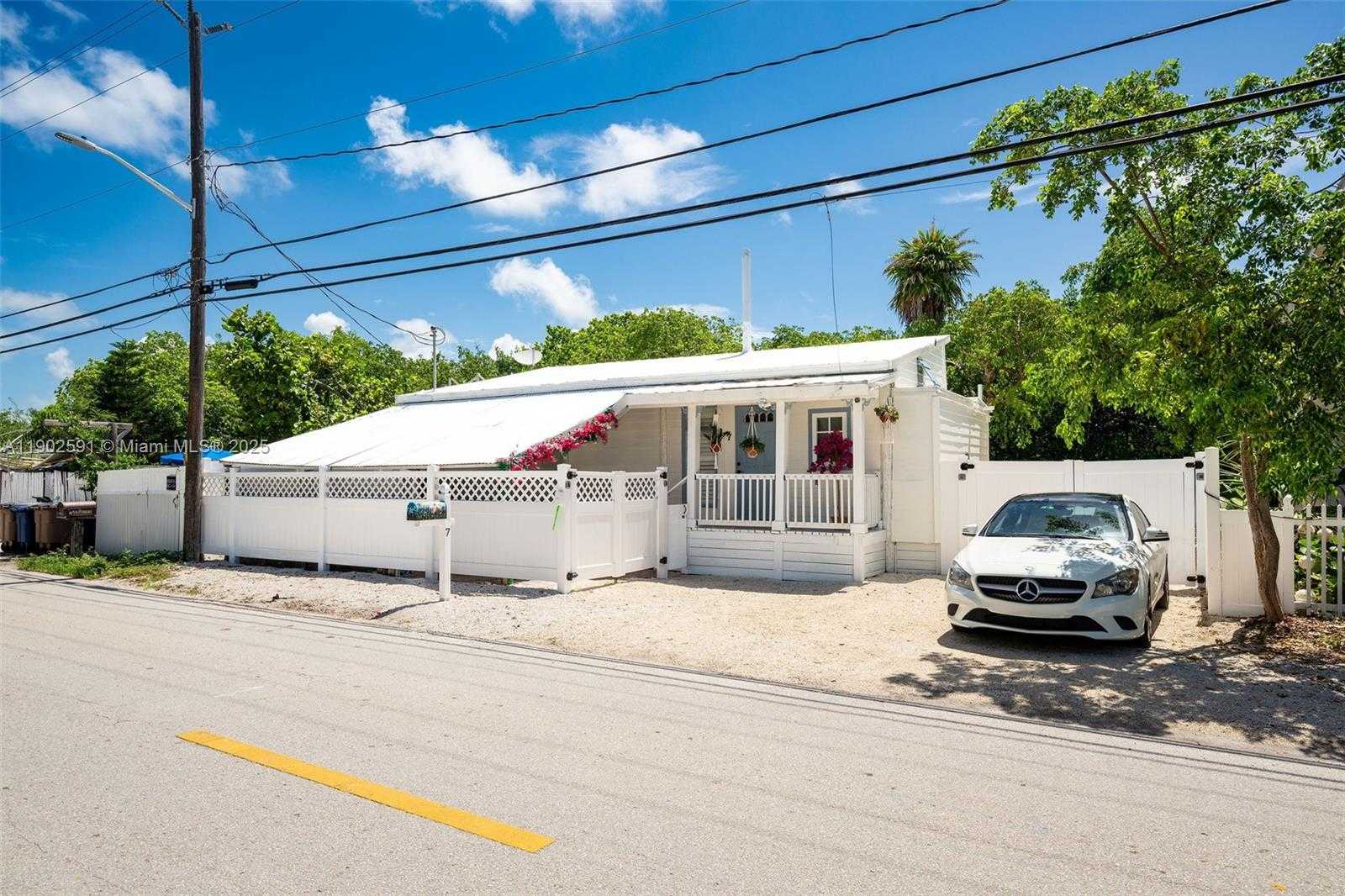 Small Image of 7 BARCELONA DR BIG COPPITT, Key West Number 94