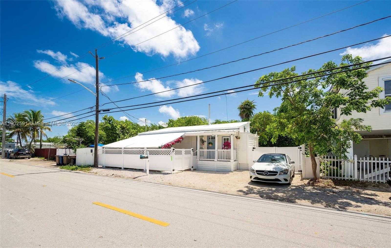 Small Image of 7 BARCELONA DR BIG COPPITT, Key West Number 95