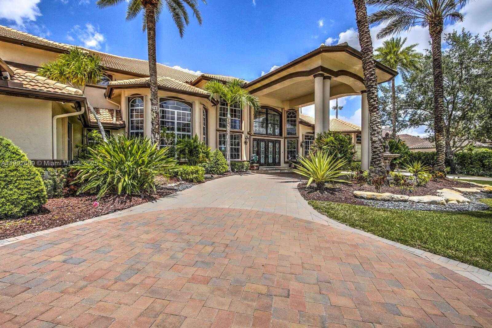 Small Image of 3828 PINE LAKE DR, Weston Number 2