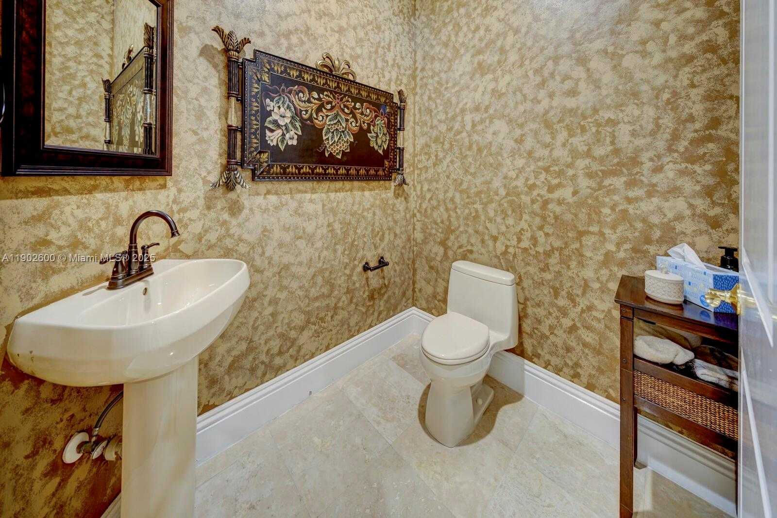 Small Image of 3828 PINE LAKE DR, Weston Number 34