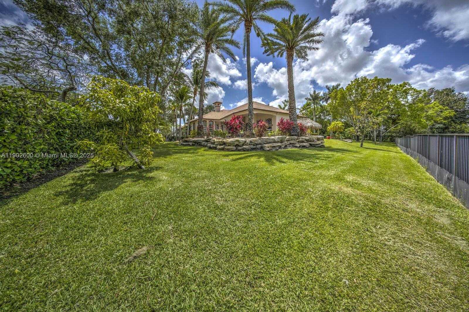 Small Image of 3828 PINE LAKE DR, Weston Number 37