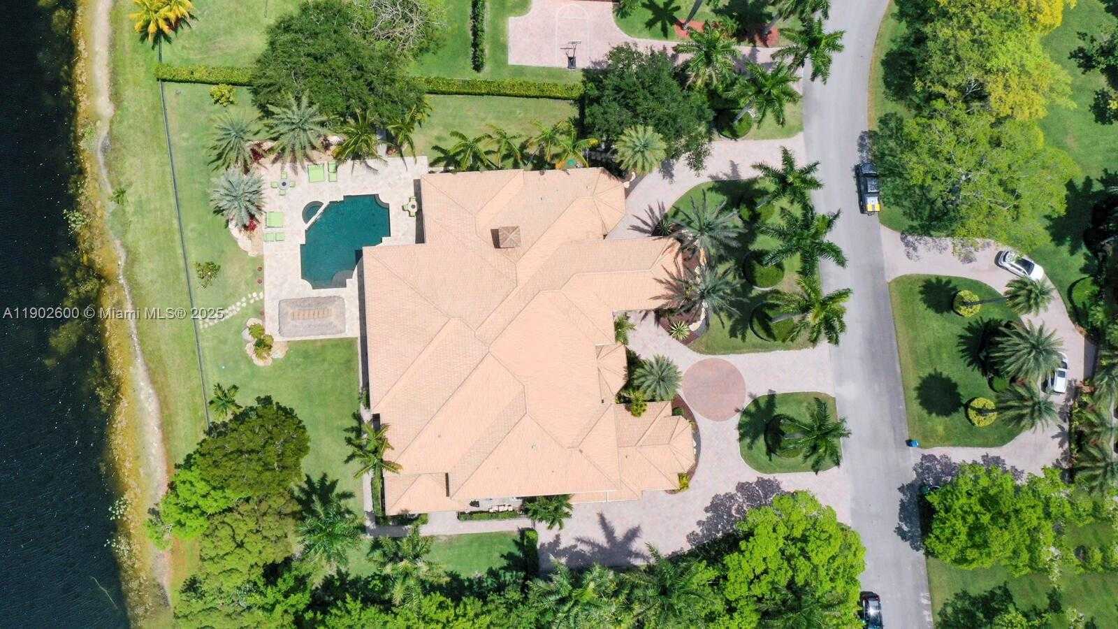 Small Image of 3828 PINE LAKE DR, Weston Number 7