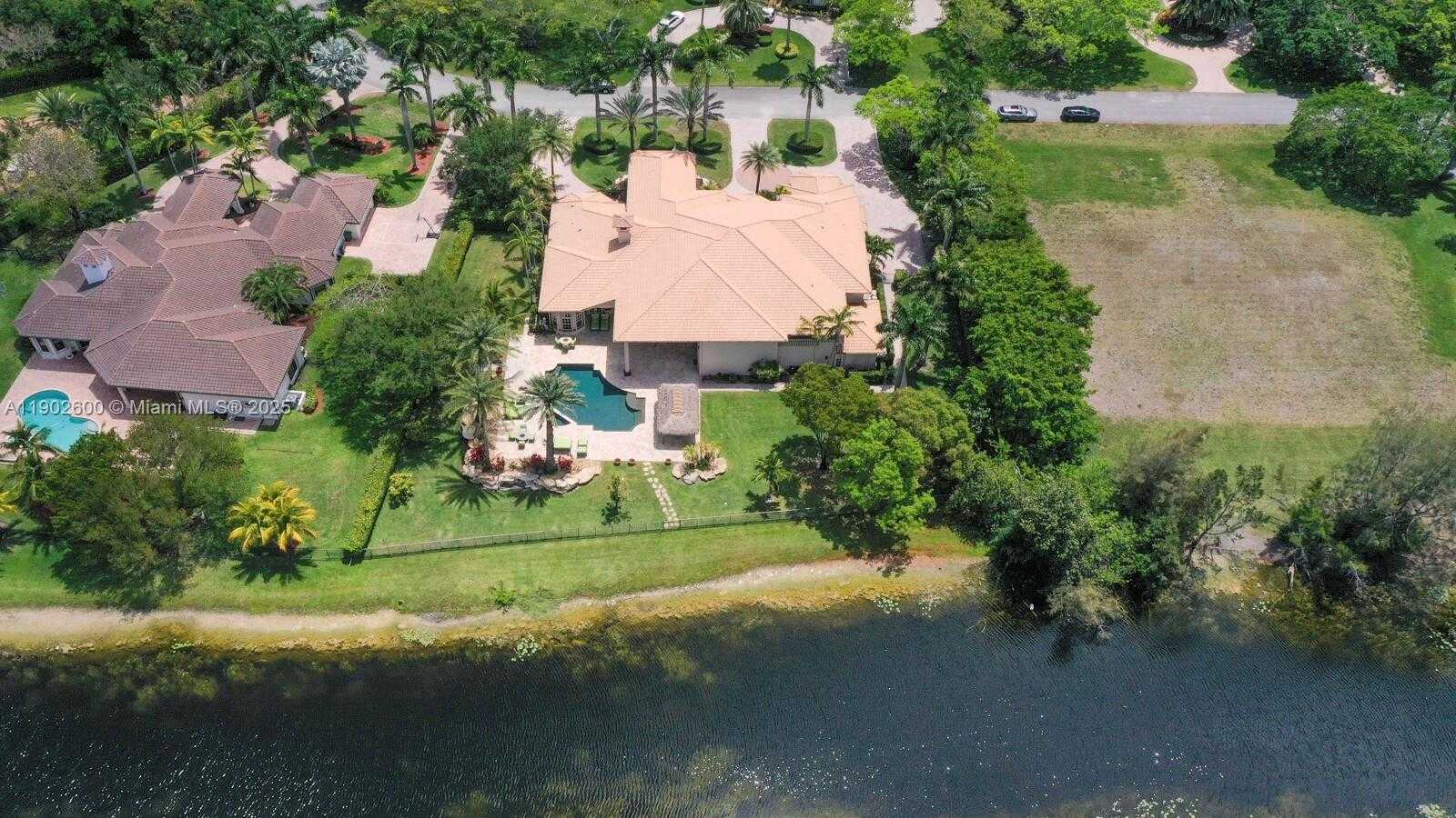 Small Image of 3828 PINE LAKE DR, Weston Number 8